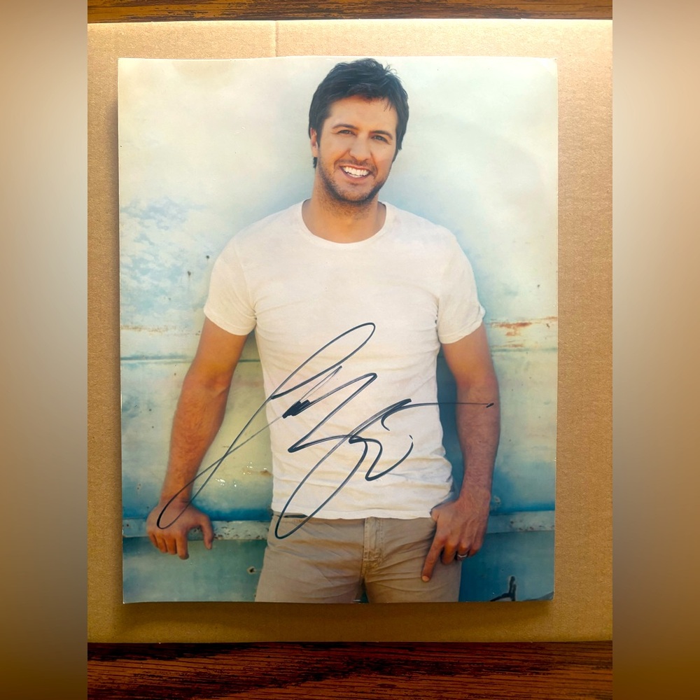 REAL LUKE BRYAN AUTOGRAPHED 8 X 10 PHOTO - FASTER HORSES FESTIVAL